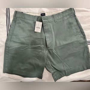 J Crew 7” Seam Green Shorts Size 32